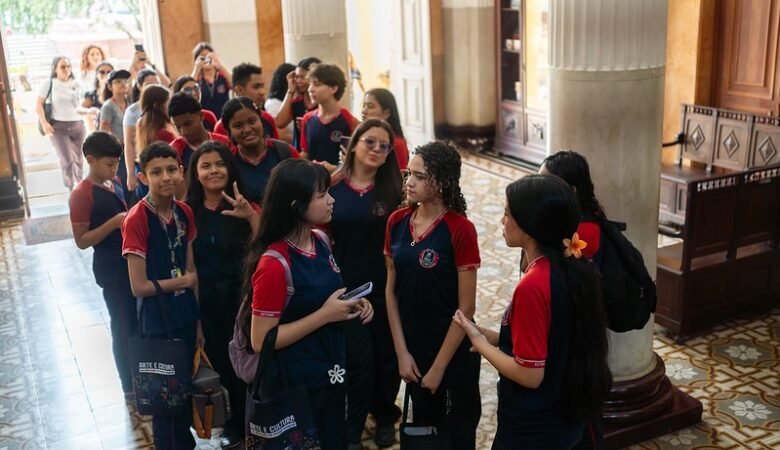 Estudantes de escolas de tempo integral visitam espaços culturais na terceira fase do projeto ‘Arte e Cultura’