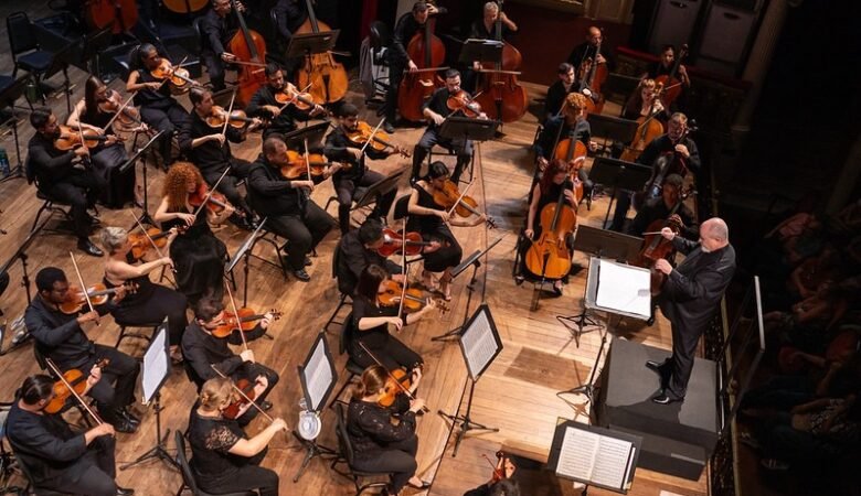 Amazonas Filarmônica emociona o público com concerto que une música e poesia no Teatro Amazonas