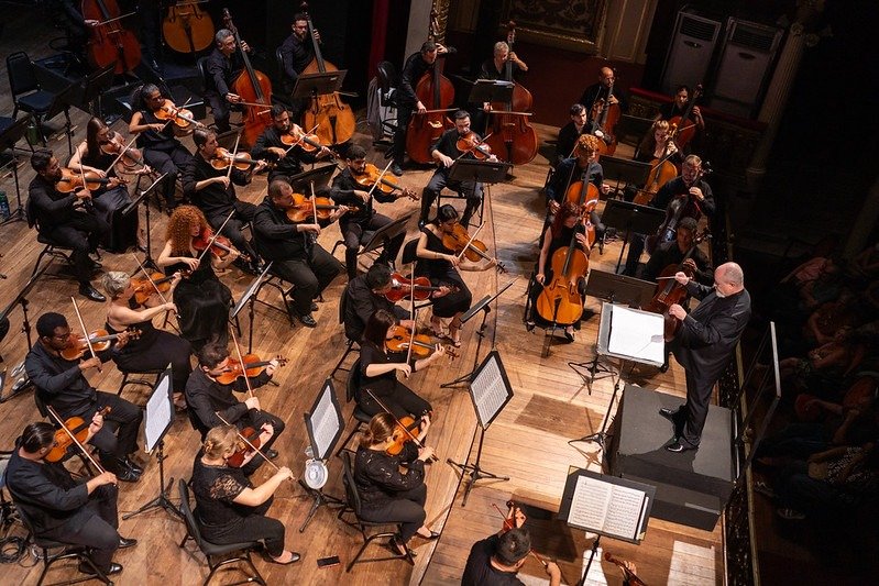 Amazonas Filarmônica emociona o público com concerto que une música e poesia no Teatro Amazonas